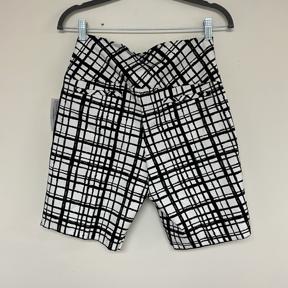 Women’s Brand: SWING Golf Shorts with Tummy Control - Picture 11 of 15